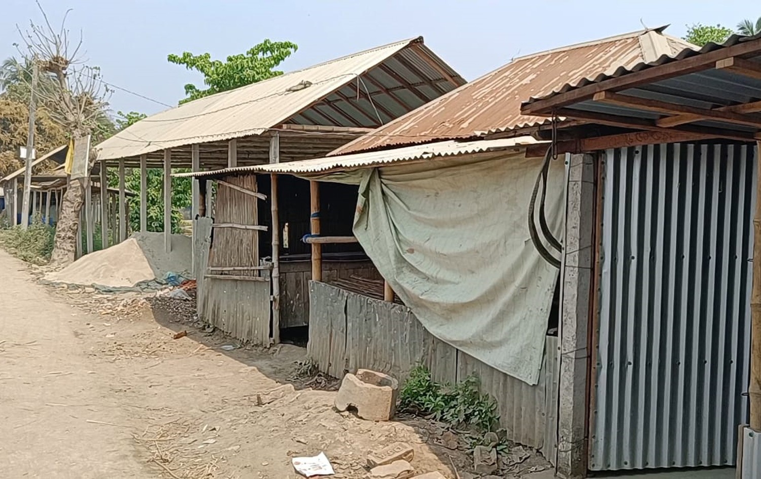 চাটমোহরে জমি দখলের অভিযোগ বিএনপি কর্মীর বিরুদ্ধে